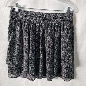 NWT Gap Black and White flutter skirt
